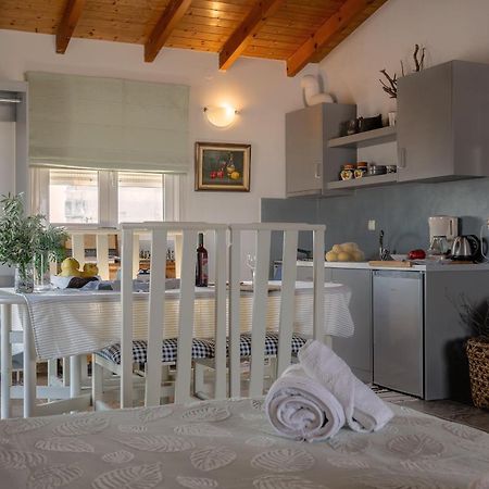 Apostolos Loft - Cozy Loft In The Center Of Preveza Bagian luar foto