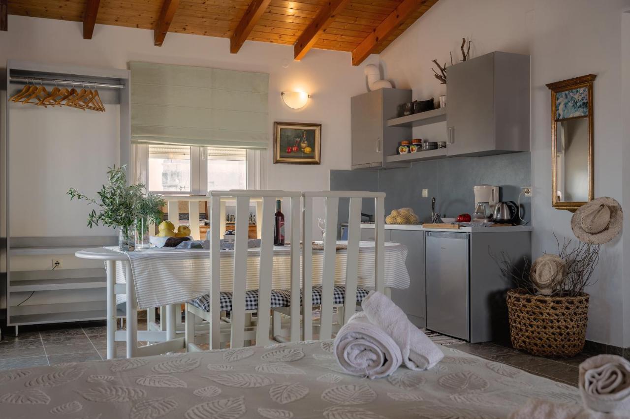 Apostolos Loft - Cozy Loft In The Center Of Preveza Bagian luar foto